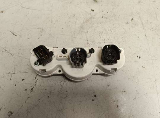 купить Блок управления климат-контроля на Ford Focus I