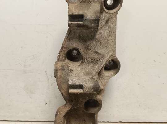 Кронштейн генератора RN1567275 на Renault Master III