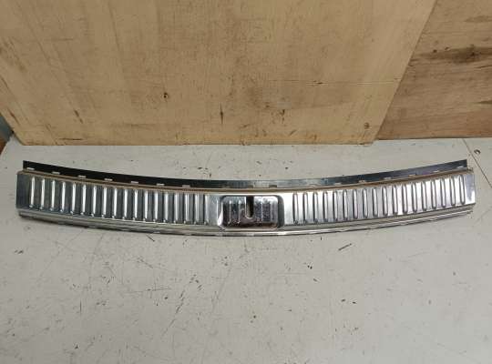 Накладка замка багажника VG2578296 на Volkswagen Touareg II (7P)