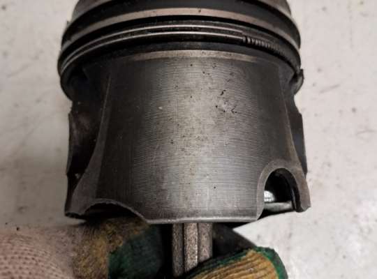 Поршневая группа (поршень, шатун) на Volkswagen Passat B5 (3B)