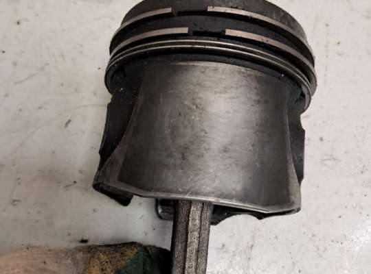 Поршневая группа (поршень, шатун) на Volkswagen Passat B5 (3B)