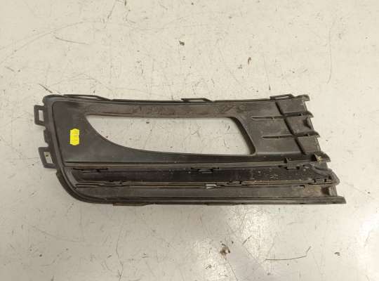 Решетка (заглушка) бампера на Volkswagen Polo Mk5 (6R/6C)