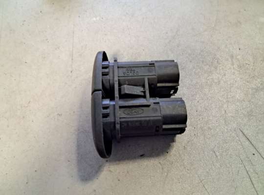 купить Кнопка обогрева стекла на Ford Mondeo II