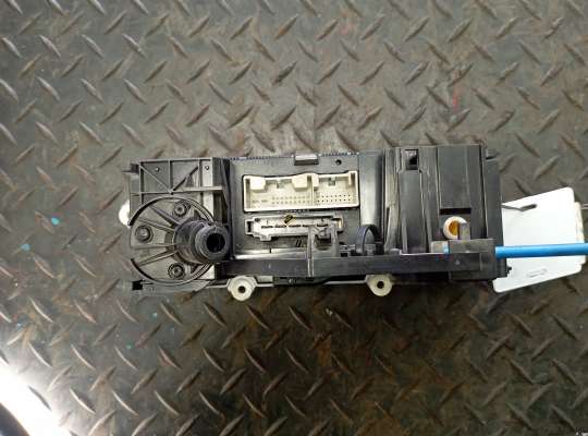 Блок управления печкой на Volkswagen Caddy III (2K)