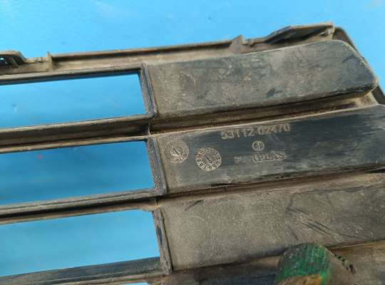 купить Решетка в бампер центральная на Toyota Corolla 11 (E180)