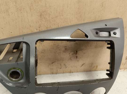 купить Рамка магнитолы на Ford Focus I