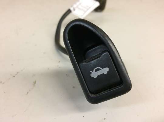 купить Кнопка открывания багажника на Hyundai Coupe / Tiburon II (GK)