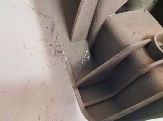 купить Кронштейн (площадка) аккумулятора (АКБ) на Renault Master III