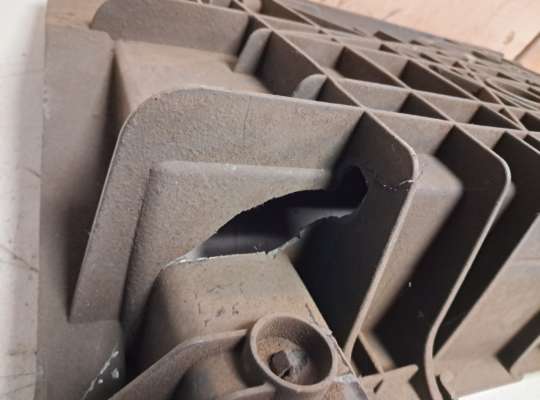 купить Кронштейн (площадка) аккумулятора (АКБ) на Renault Master III