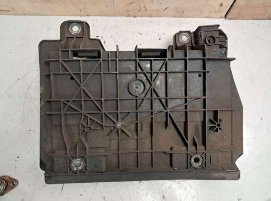 купить Кронштейн (площадка) аккумулятора (АКБ) на Renault Master III