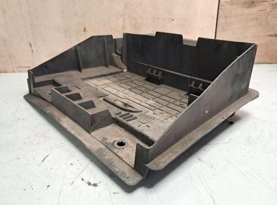 купить Кронштейн (площадка) аккумулятора (АКБ) на Renault Master III