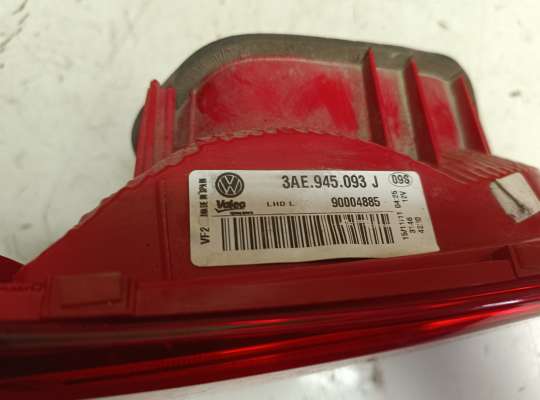 Фонарь крышки багажника на Volkswagen Passat B7 (36)