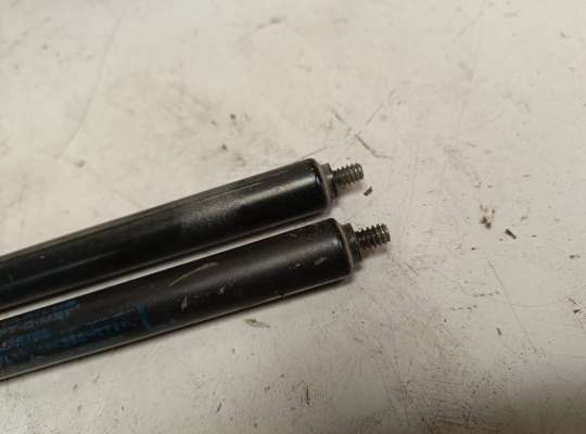 купить Амортизатор стекла багажника на Pontiac Vibe