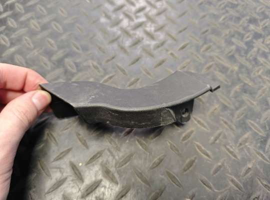 купить Накладка петли капота на Renault Master III