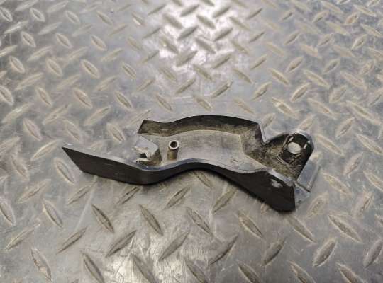 купить Накладка петли капота на Renault Master III