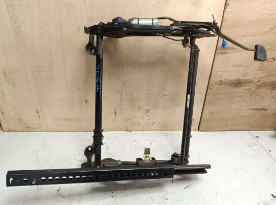 купить Кронштейн водительского сиденья на Mercedes-Benz E (W211)