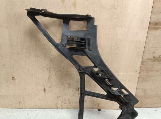 Кронштейн бампера на Volkswagen Golf Plus (5M1)