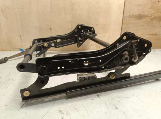 купить Кронштейн водительского сиденья на Mercedes-Benz E (W211)