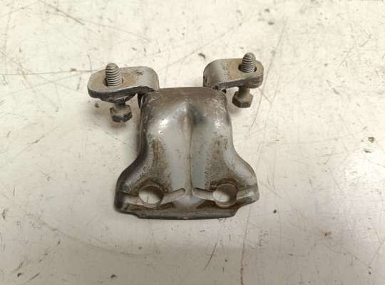 купить Петля двери на Mitsubishi Carisma