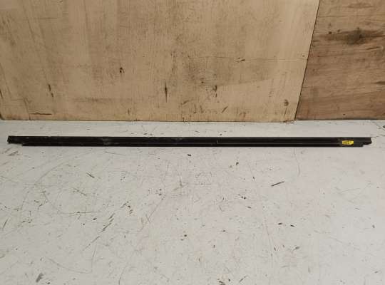 купить Молдинг стекла двери на Volkswagen Tiguan II