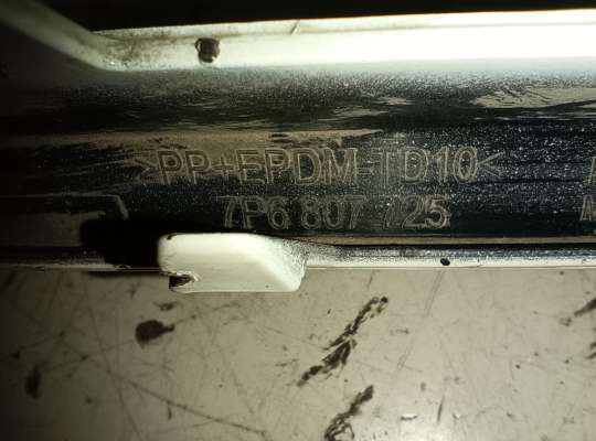 купить Молдинг бампера на Volkswagen Touareg II (7P)