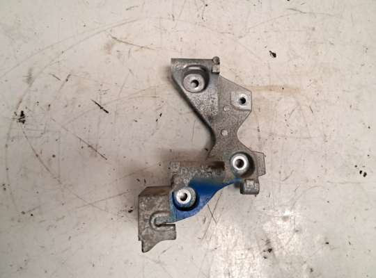 Кронштейн генератора NS879361 на Nissan Juke