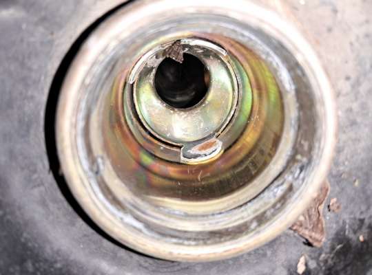 купить Горловина топливного бака на Nissan Primera (P12)