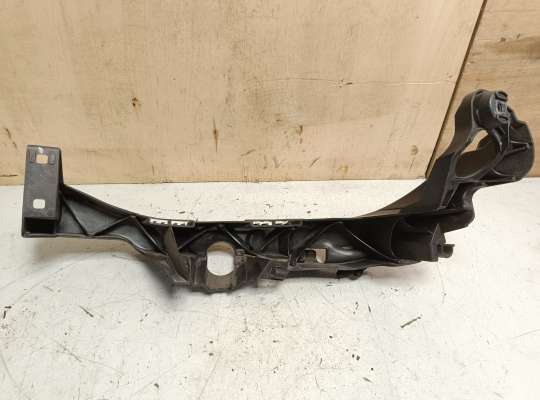 купить Кронштейн фары на BMW 3 (E90/E91/E92/E93)