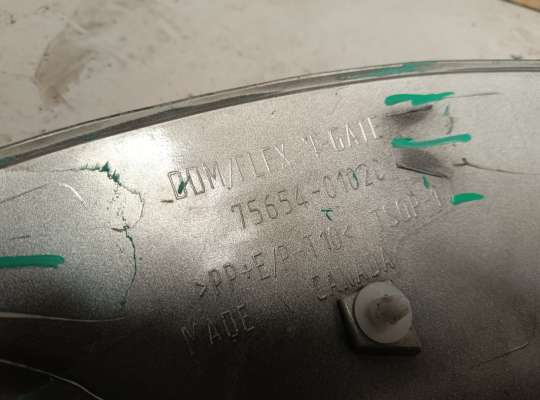 купить Накладка (расширитель) на крыло на Pontiac Vibe