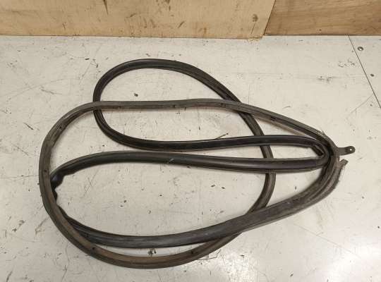 купить Уплотнитель двери на Pontiac Vibe