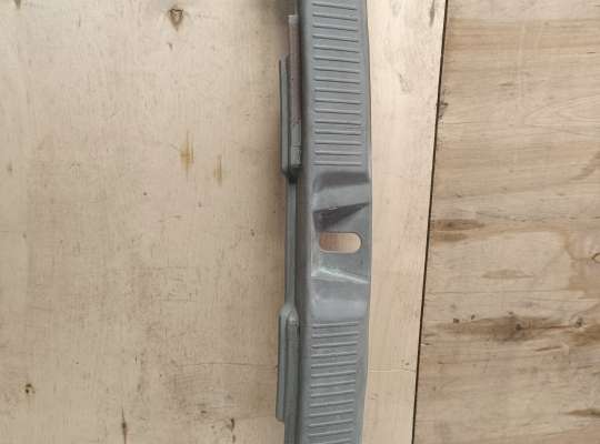 Накладка замка багажника PN15745 на Pontiac Vibe