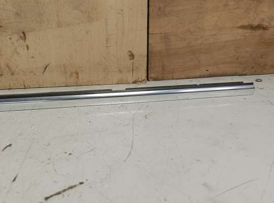 купить Молдинг стекла двери на Volkswagen Tiguan II