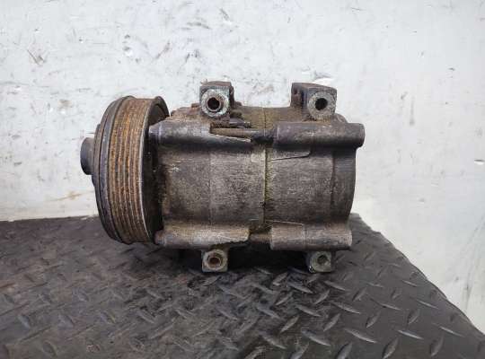 Компрессор кондиционера FO1451797 на Ford Mondeo I