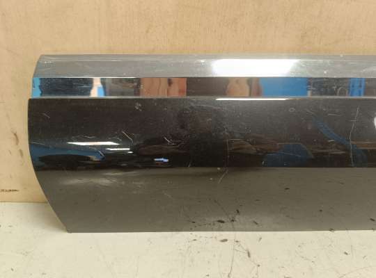 купить Накладка двери задней левой на Volkswagen Touareg II (7P)