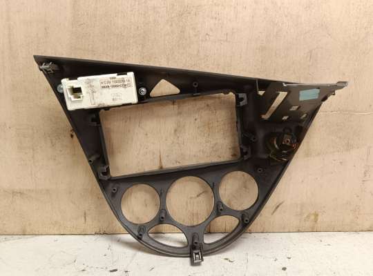 купить Рамка магнитолы на Ford Focus I