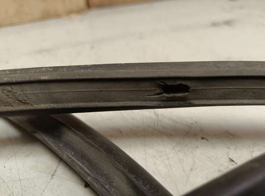 купить Уплотнитель двери на Pontiac Vibe