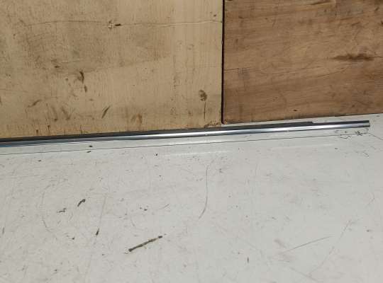 купить Молдинг стекла двери на Volkswagen Tiguan II