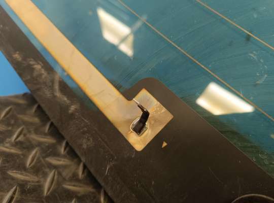 купить Стекло заднее на Pontiac Vibe