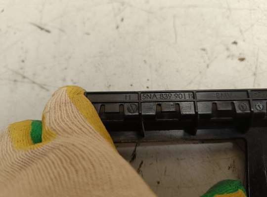 купить Накладка двери на Volkswagen Tiguan II