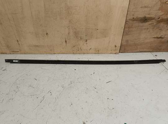 купить Молдинг стекла двери на Volkswagen Tiguan II