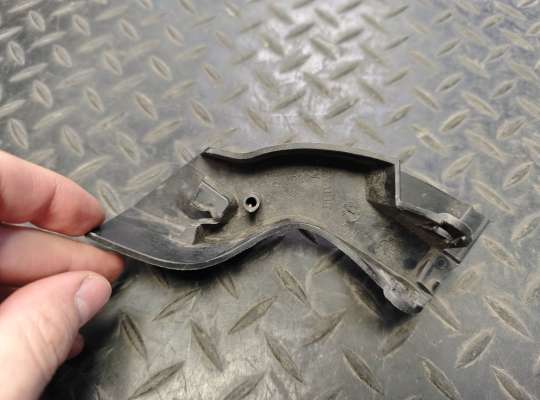 купить Накладка петли капота на Renault Master III