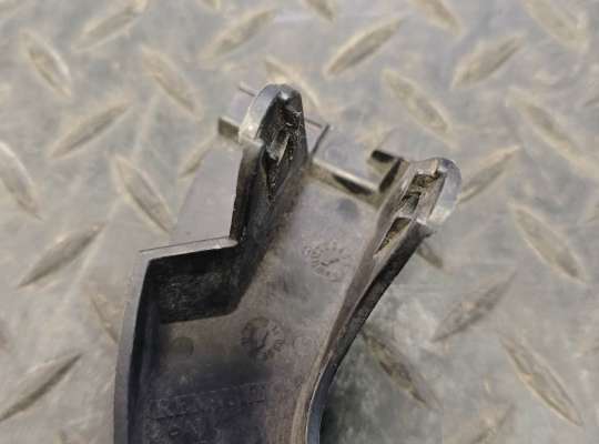 купить Накладка петли капота на Renault Master III