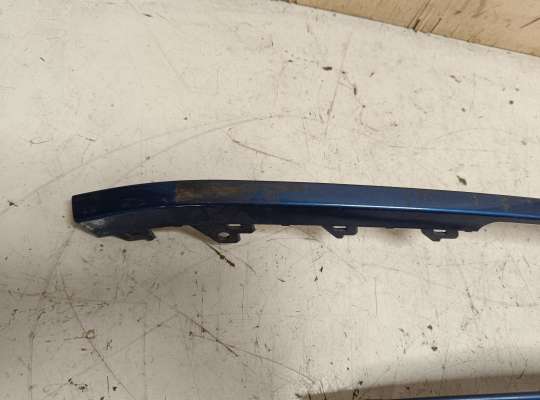 Решетка (заглушка) бампера на Volkswagen Touareg II (7P)