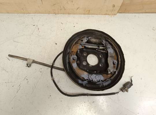 Щит (диск) опорный тормозной MT553452 на Mitsubishi Space Wagon (N9_W, N8_W, UG)