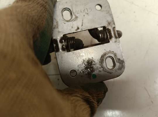 купить Крючок капота на Volkswagen Polo Mk5 (6R/6C)