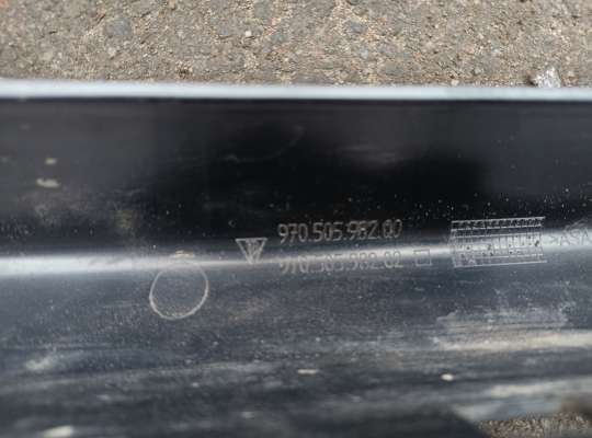 Решетка (заглушка) бампера на Porsche Panamera (970)