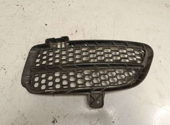 Решетка (заглушка) бампера VG2588399 на Volkswagen Touareg I (7L)