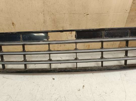 купить Решетка (заглушка) бампера на Volkswagen Touareg II (7P)