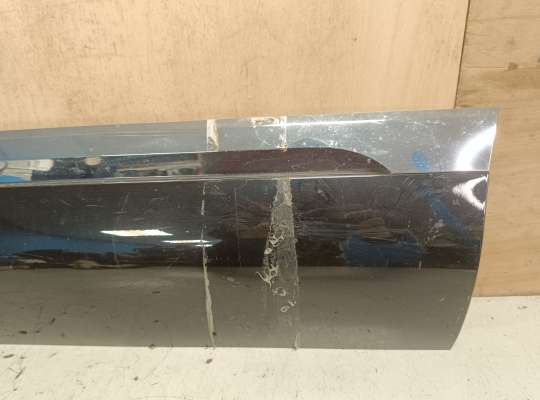 купить Накладка двери задней левой на Volkswagen Touareg II (7P)