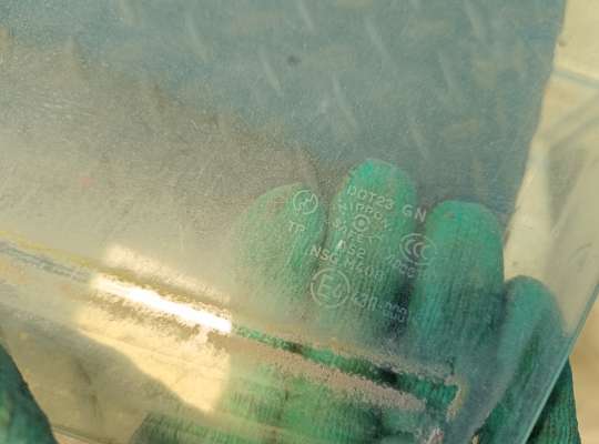 купить Стекло боковое двери на Mazda 6 I (GG)